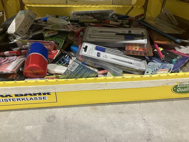 7x dozen kantoorartikelen en boekjes - afbeelding 12 van  12