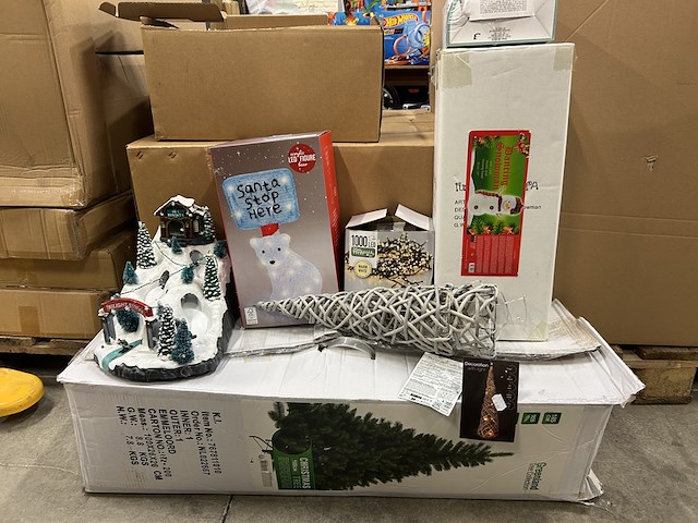 7x kerstartikelen w.o. kerstboom en kerstverlichting - afbeelding 1 van  9