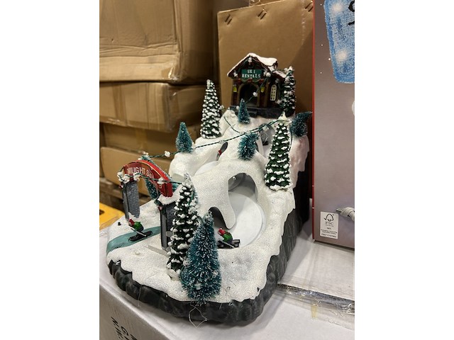 7x kerstartikelen w.o. kerstboom en kerstverlichting - afbeelding 2 van  9