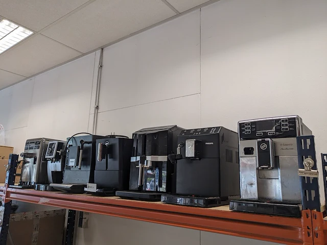 7x koffiemachines, jura, delonghi, siemens, phillips en saeco - afbeelding 1 van  15