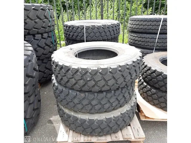 7x vrachtwagenband michelin, xzl - afbeelding 1 van  5