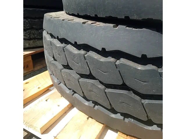 7x vrachtwagenband, michelin, xzy-2 - afbeelding 3 van  14