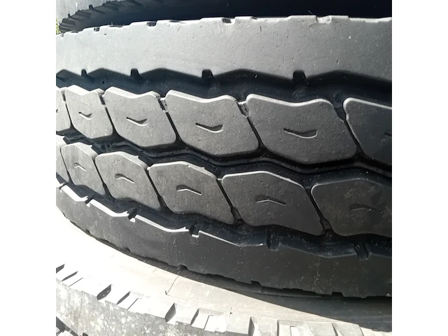7x vrachtwagenband, michelin, xzy-2 - afbeelding 5 van  14