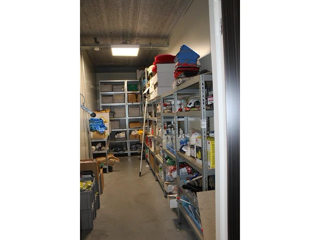 8-delige gegalvaniseerde magazijnstelling. afmeting 90 x 45 x 180 / 270 cm. let op: ophalen na 13.00u. - afbeelding 2 van  2