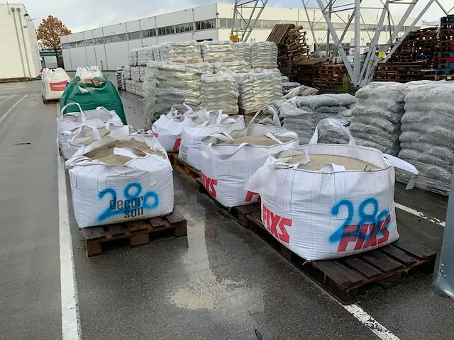 8 pallet zand - afbeelding 1 van  8