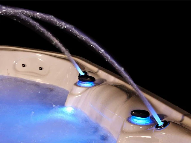 8-persoons buitenspa met balboa en wifi en 112 massagejets (2 kleuren beschikbaar) - afbeelding 20 van  25