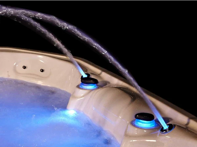 8-persoons buitenspa met balboa en wifi en 112 massagejets - afbeelding 3 van  25