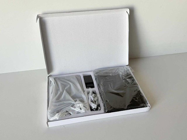 8'' wifi tablet pc, quad-core + toetsenbord + cover + oordopjes + usb-kabel - afbeelding 2 van  6