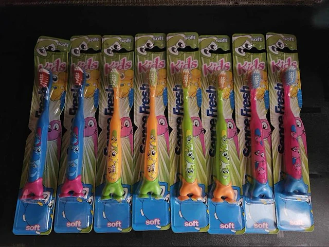 8 x tandenborstel kids soft nieuw. - afbeelding 1 van  3