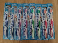 8 x tandenborstel medium nieuw. - afbeelding 1 van  3