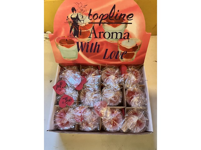 8 x12 hartkaarsje in mooie showdoos totaal 96 kaarsjes - afbeelding 1 van  9