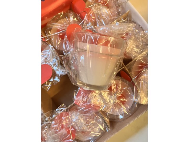 8 x12 hartkaarsje in mooie showdoos totaal 96 kaarsjes - afbeelding 3 van  9