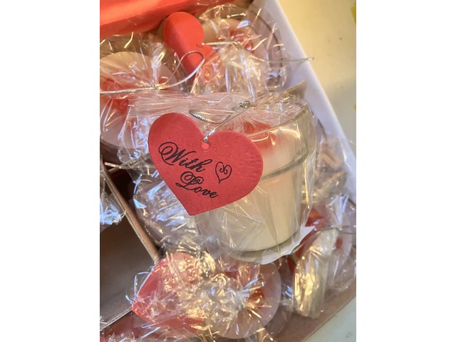 8 x12 hartkaarsje in mooie showdoos totaal 96 kaarsjes - afbeelding 8 van  9