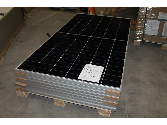 8 zonnepanelen longi lr5-72hth-575m. afmeting 113x228 cm. - afbeelding 1 van  3