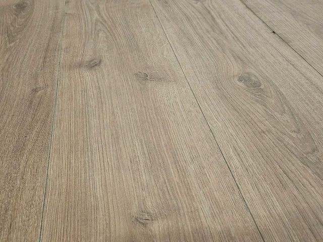80 m2 laminaat plank - 1207 x 198 x 11 mm - afbeelding 1 van  3