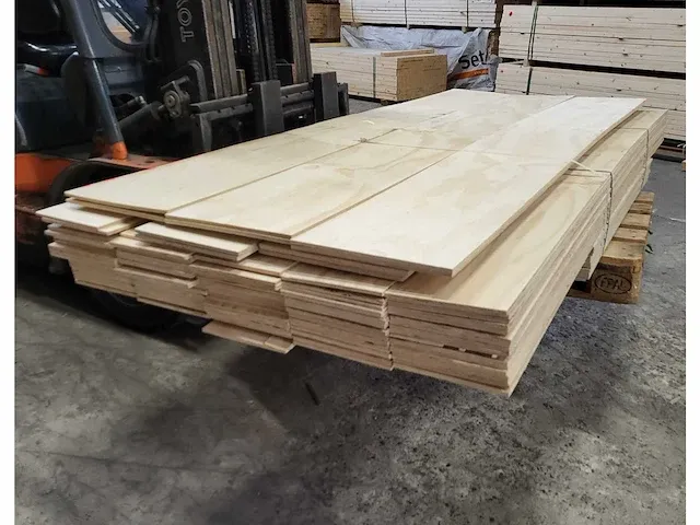 80 m2 radiata pine 9mm - afbeelding 1 van  6