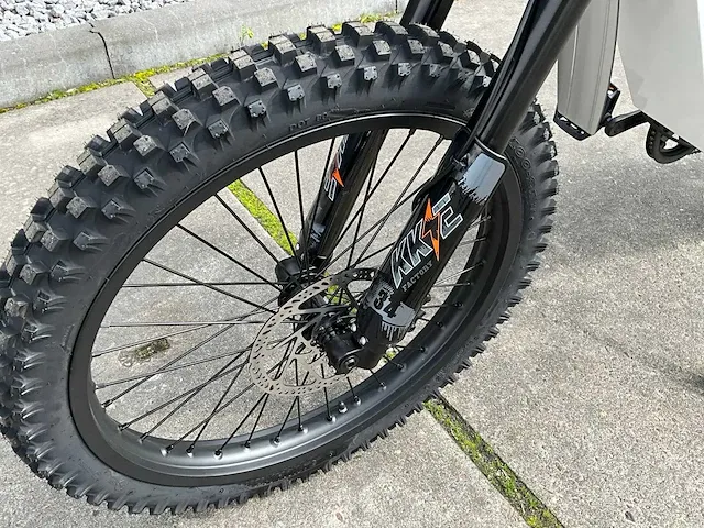 8000w trident stealth bomber elektrische mountainbike - afbeelding 12 van  15