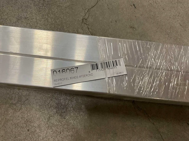 80/40/2 afgerond aluminium rijprofiel (2x) - afbeelding 2 van  2