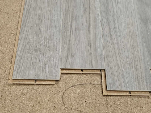 81 m2 laminaat plank - 504 x 84 x 8 mm - afbeelding 2 van  3