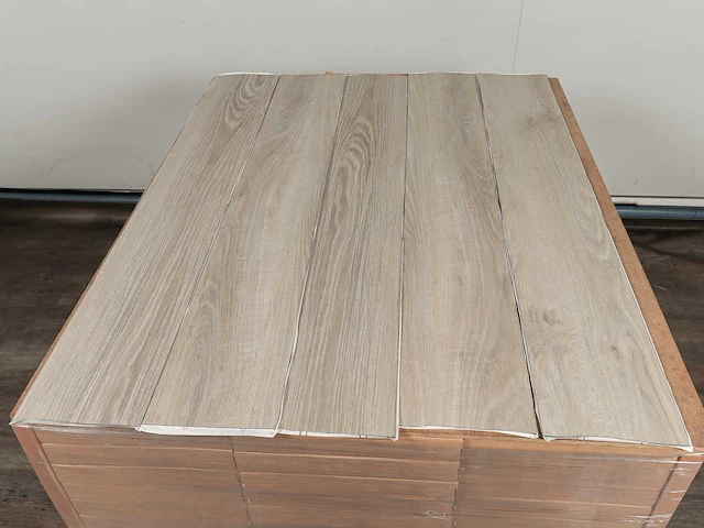 81 m2 pvc zelfklevend stroken - 1219 x 184 x 2,5 mm - afbeelding 3 van  4