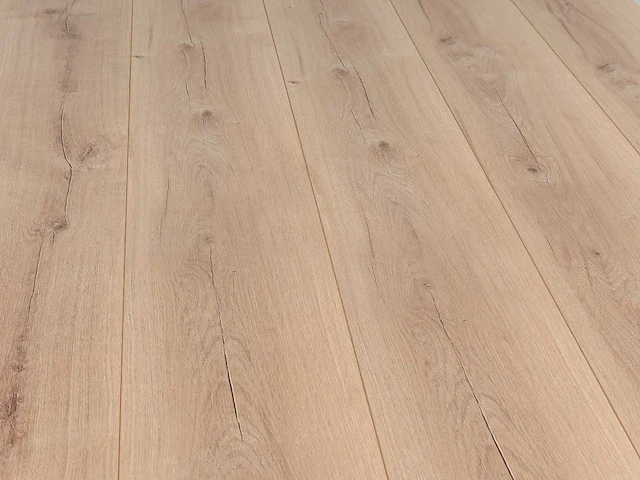 82 m2 laminaat plank - 1200 x 191 x 8 mm - afbeelding 1 van  4