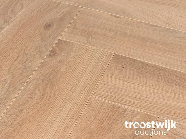 82 m2 laminaat visgraat - 630 x 126 x 8 mm - afbeelding 1 van  4