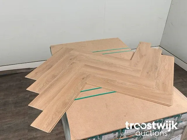 82 m2 laminaat visgraat - 630 x 126 x 8 mm - afbeelding 3 van  4