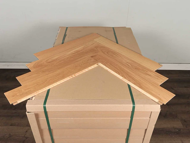 82 m2 parket eiken visgraat - 660 x 110 x 14 mm - afbeelding 3 van  4