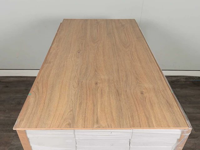 83 m2 laminaat plank - 1380 x 246 x 8 mm - afbeelding 2 van  4