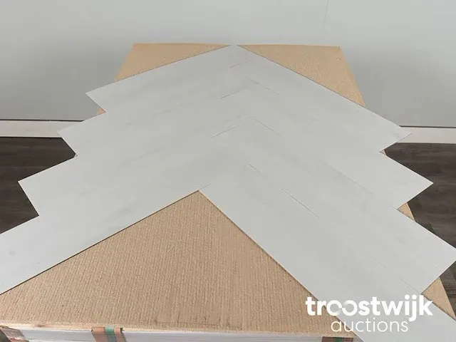 83 m2 pvc-dryback visgraat - 610 x 150 x 2,5 mm - afbeelding 1 van  4