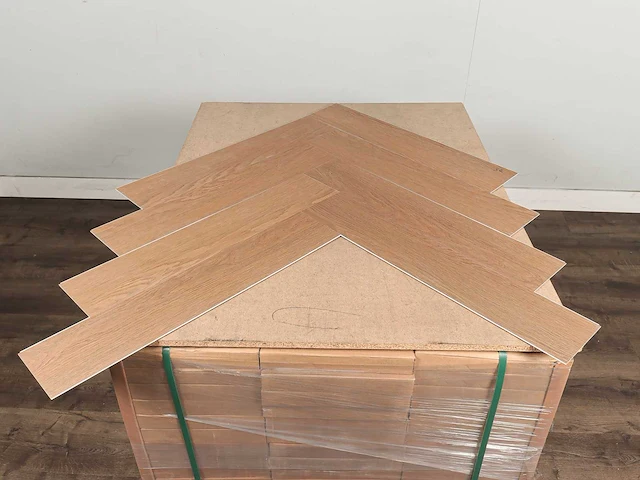 84 m2 pvc spc click visgraat - 750 x 150 x 5 mm - afbeelding 3 van  4