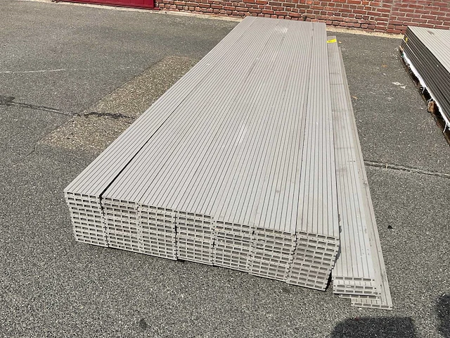 8,5 m² composiet vlonderplank grijs 420x14.5x2.3 cm - afbeelding 2 van  6
