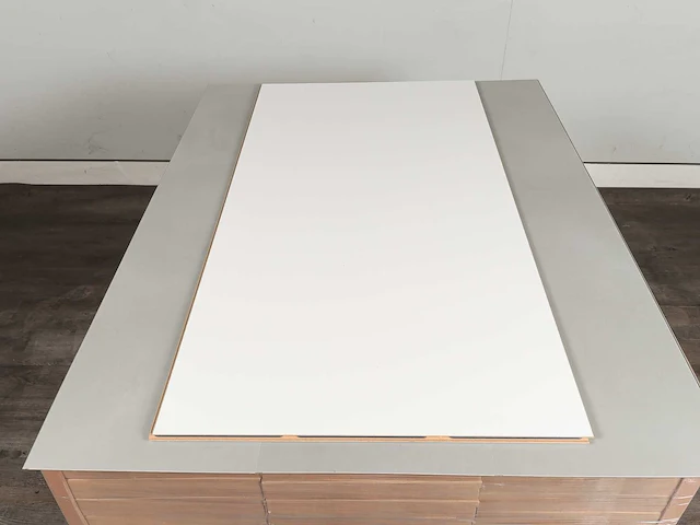 86 m2 laminaat hoogglans xl tegel - 1220 x 610 x 8 mm - afbeelding 3 van  4