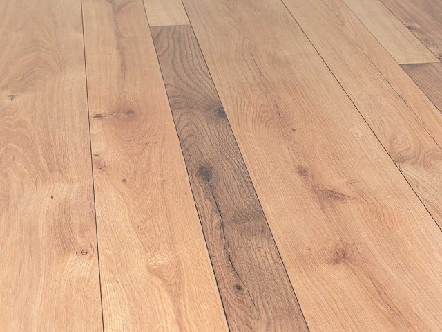 86 m2 laminaat plank - 1383 x 193 x 8 mm - afbeelding 1 van  4