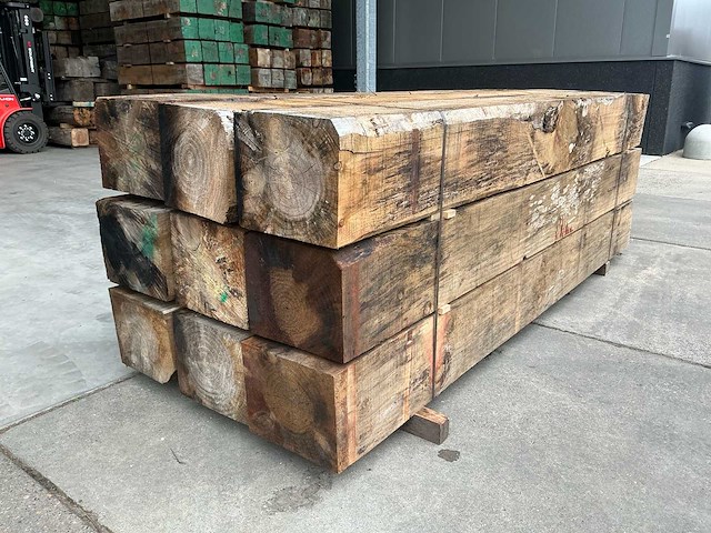 88 balken radiata pine 300x35x30 reclaimd wood - afbeelding 1 van  10