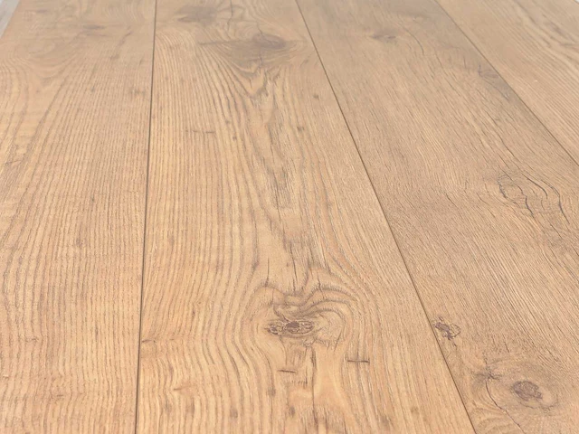 88 m2 laminaat plank - 1285 x 192 x 10 mm - afbeelding 1 van  4