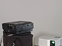 8x beamer, o.a hitachi, hp - afbeelding 1 van  10