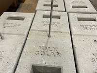 8x betonnen massa blok, montagemateriaal zonnepaneel van der valk - afbeelding 3 van  6