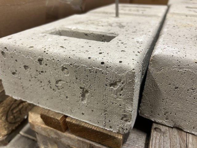 8x betonnen massa blok, montagemateriaal zonnepaneel van der valk - afbeelding 6 van  6