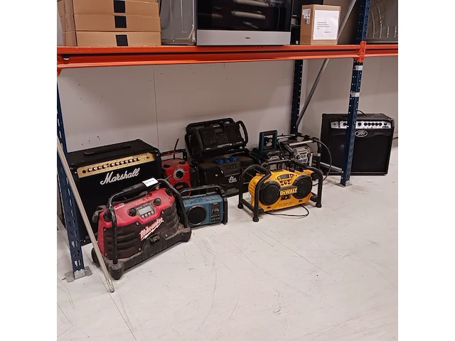 8x bouwradio's, makita, bosch, elu en dewalt - afbeelding 1 van  10