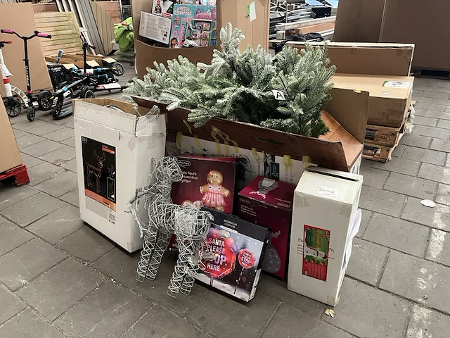8x kerstartikelen w.o. verlichting en kerstbomen - afbeelding 1 van  7