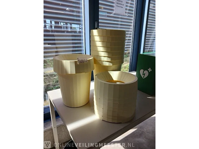 8x kunststof afvalemmer hay, shade bin; design thomas bentzen - afbeelding 1 van  5