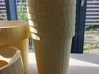 8x kunststof afvalemmer hay, shade bin; design thomas bentzen - afbeelding 2 van  5