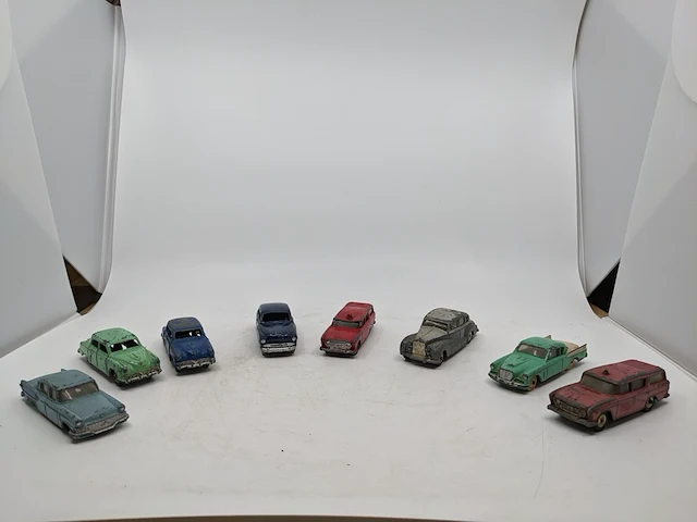 8x miniatuur dinky toys - afbeelding 1 van  10