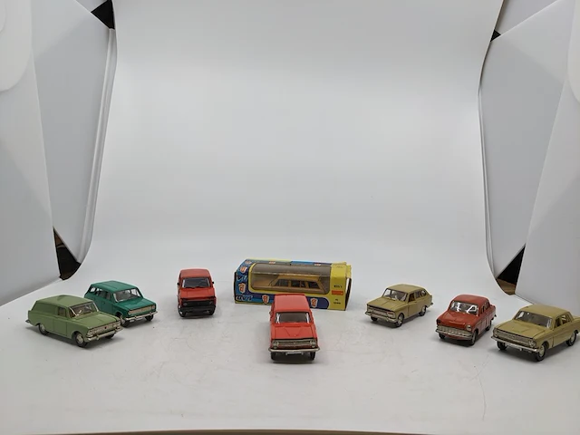 8x miniatuur lada - afbeelding 1 van  10
