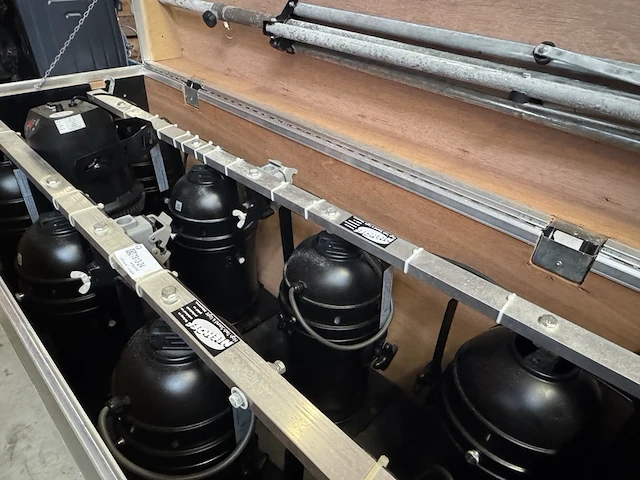 8x par64 beam lamp, statieven met flightcase - afbeelding 8 van  10