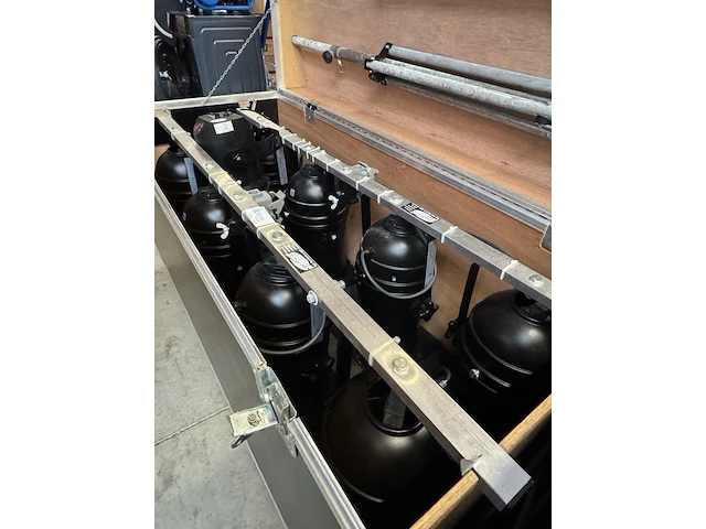 8x par64 beam lamp, statieven met flightcase - afbeelding 9 van  10