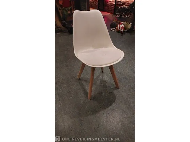 8x restaurant tafel met ca. 24x kuipstoel - afbeelding 2 van  12