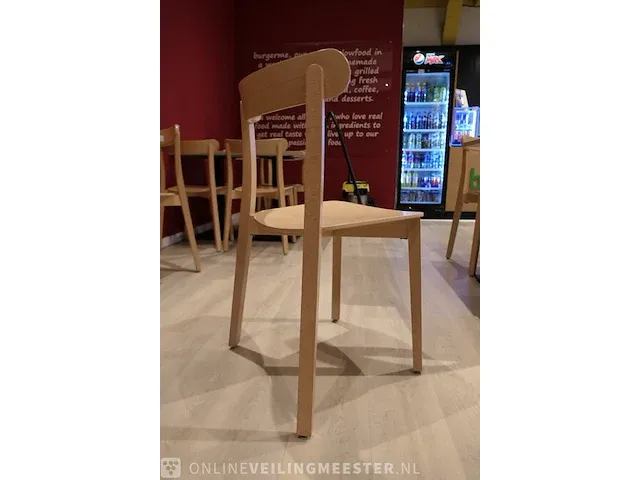 8x restauranttafel met 16x houten stoel - afbeelding 3 van  11