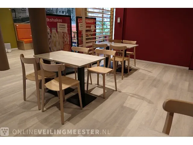 8x restauranttafel met 16x houten stoel - afbeelding 4 van  11